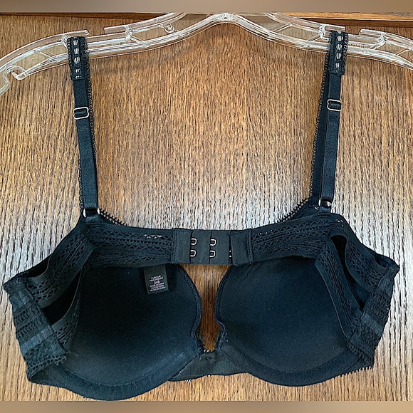 Victoria’s Secret - Black lace Push-Up Bra

Size: 34B - Picture 2 of 16
